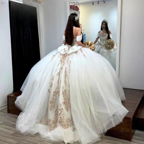 فساتين Quinceanera من Moucy بريق ذهبي مزهّر بالزهور مع فيونكة مطرز بدون أكتاف حلوة 16 فستان مكشكش من التل فساتين سهرة in Kuwait