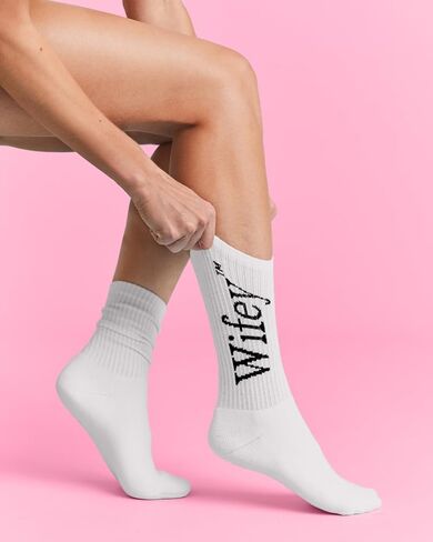 xo، جوارب Fetti Wifey - حفلة العزوبية، هدية الخطوبة، العروس لتكون، حفل الزفاف، إكسسوار يمكن ارتداؤه in Saudi Arabia