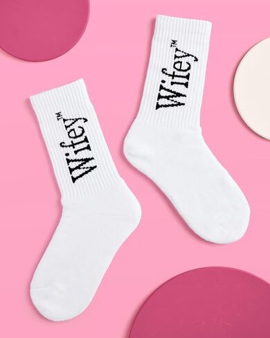 xo، جوارب Fetti Wifey - حفلة العزوبية، هدية الخطوبة، العروس لتكون، حفل الزفاف، إكسسوار يمكن ارتداؤه in Saudi Arabia