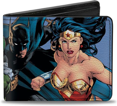 محفظة Buckle-Down الرجالية DC Comics، ثنائية الطي، Justice League New 52 Superhero Group Action Poses أزرق سماوي، جلد نباتي، 4.0 بوصة × 3.5 بوصة in Saudi Arabia