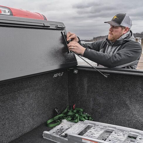 غطاء تونيو لسرير الشاحنة من Gator FX بأربعة طيات | 8828130 | يناسب 2019 - 2025 Chevy/GMC Silverado/Sierra، يعمل مع باب خلفي MultiPro/Flex (لن يناسب سرير Carbon Pro) سرير 5 أقدام و10 بوصات (70 بوصة) in Kuwait