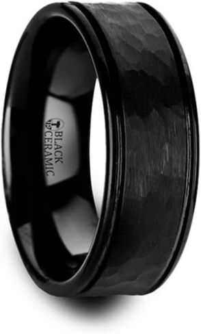 خاتم زفاف Thorsten Rings Revenant بلمسة نهائية مطروقة من السيراميك الأسود في المنتصف مع أخاديد مزدوجة وحواف مصقولة - 6 مم و8 مم in Saudi Arabia