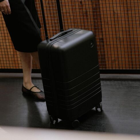 حقيبة مونوس قابلة للتوسيع (22 بوصة)، حقيبة دوارة خفيفة الوزن مع قفل TSA، معتمدة من شركة الطيران، أسود منتصف الليل in Kuwait