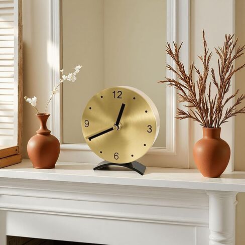 ساعة طاولة ذهبية صغيرة من النحاس الصلب - صامتة غير موقوتة، تعمل بالبطارية لرف غرفة المعيشة أو ديكور المكتب أو الرف in Kuwait