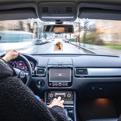 قطعتان من حامل صور السيارة، إطار صورة سيارة مغناطيسي عالمي مع سلسلة لمرآة الرؤية الخلفية، حامل صور شفاف من الأكريليك مخصص للعائلة والأزواج والآباء in Saudi Arabia