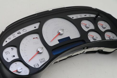 مجموعة الأدوات متوافقة مع شاحنات الغاز GM كاملة الحجم 2003-2005/سيارات الدفع الرباعي تشيفي سيلفرادو تاهو أفالانش سوبربان وجي إم سي يوكون سييرا يوكون XL. تصميم تراكب على طراز إسكاليد باللون الفضي. in Saudi Arabia