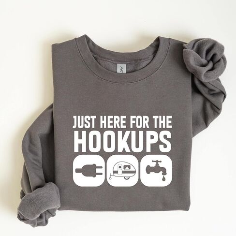 تي شيرت برسومات مرحة للتخييم من Just Here for The Hookups RV | قميص فكاهة كامبر موتورهوم | ملابس الرحلات البرية في الهواء الطلق | للجنسين الرجال النساء هوديي كم طويل in Saudi Arabia