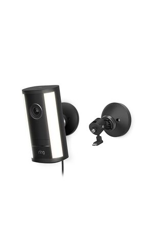 كاميرا Ring Spotlight Cam Pro، بقابس (أحدث طراز)، باللون الأبيض مع مجموعة أسلاك صلبة للكاميرات in Saudi Arabia
