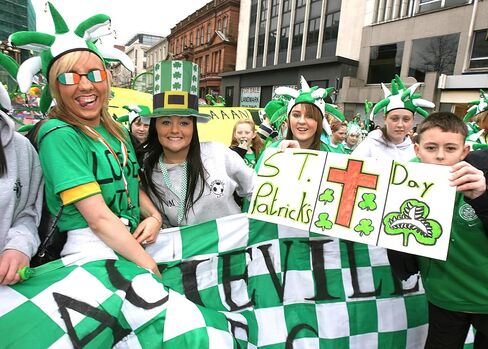 St.Patrick's Day Shamrock Clover Hat,Irish Green Top Hat,Costume Accessories Leprechaun Hat For Men Women (Green Hat A) in Kuwait