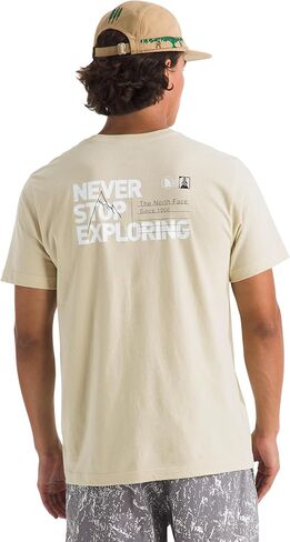 تي شيرت رجالي بأكمام قصيرة Never Stop Postcard من The North Face - تي شيرت برسومات كاجوال أنيقة، مقاس عادي، نسيج قطني ناعم in Saudi Arabia