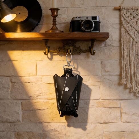 محفظة جلدية للعملات المعدنية مع سلسلة مفاتيح بسحاب، محفظة للعملات المعدنية معلقة على الطراز القوطي مصنوعة يدويًا مع أجنحة قابلة للطي in Kuwait