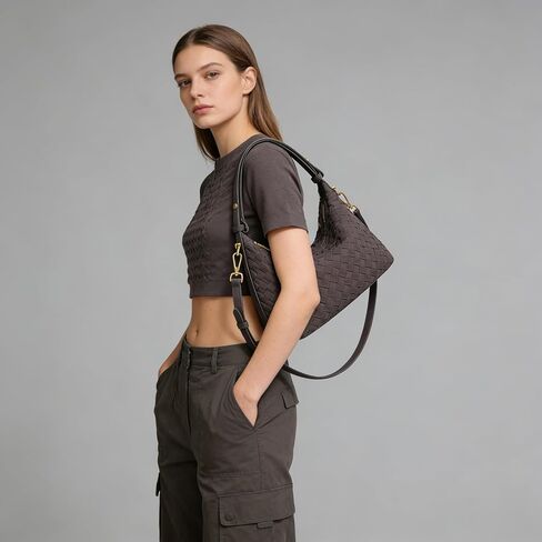 حقائب سكاي كيه بني داكن من جلد الغزال للنساء، محفظة عصرية تحت الإبط، محفظة كتف منسوجة على شكل هلال، حقيبة يد مترهل (قهوة) in Kuwait