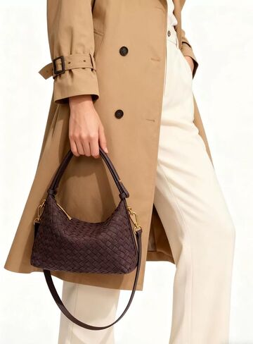 حقائب سكاي كيه بني داكن من جلد الغزال للنساء، محفظة عصرية تحت الإبط، محفظة كتف منسوجة على شكل هلال، حقيبة يد مترهل (قهوة) in Kuwait