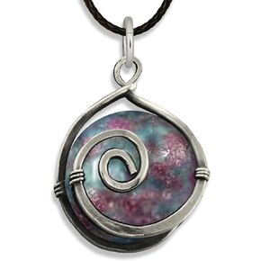 قلادة حلزونية لا متناهية من الياقوت والكيانيت مقاس 10 مم من الفولاذ، أو النحاس، أو البرونز، أو الحديد الأسود، أو التيتانيوم، أو الفضة الاسترليني، أو الذهب عيار 14 قيراط، أو الذهب الوردي، أو سلك النيوبيوم الأسود (مصنوع يدويًا)، وحجر بخت شهر يوليو، وبرج الج in Kuwait