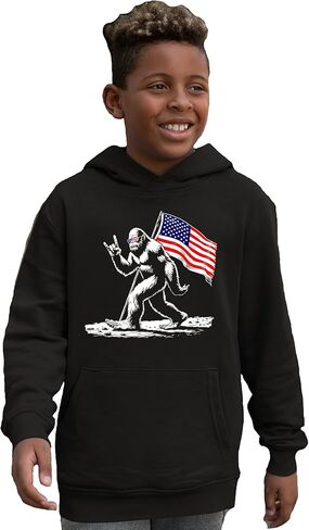 كنزة بقلنسوة للرجال والنساء والشباب من Go All Out Bigfoot Rock On USA American Flag National Sasquatch in Saudi Arabia