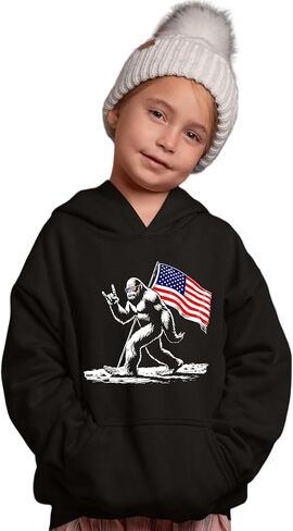 كنزة بقلنسوة للرجال والنساء والشباب من Go All Out Bigfoot Rock On USA American Flag National Sasquatch in Saudi Arabia
