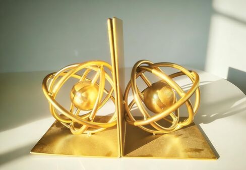 مجموعة من 2 نهايات كتب معدنية ذهبية، نهايات كتب شديدة التحمل للكتب الثقيلة، حاملات كتب مزخرفة على شكل كرة هندسية حديثة فريدة من نوعها للأرفف والمكتب والديكور المنزلي، زوج واحد/قطعتان in Kuwait