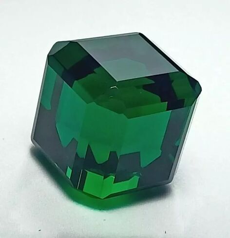Certified 92.15 Ct Natural Tsavorite Green Garnet Cube Cut Loose Gemstone in Saudi Arabia