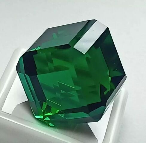 Certified 92.15 Ct Natural Tsavorite Green Garnet Cube Cut Loose Gemstone in Saudi Arabia