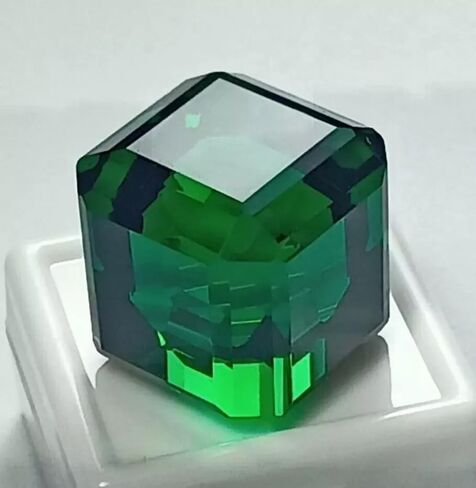 Certified 92.15 Ct Natural Tsavorite Green Garnet Cube Cut Loose Gemstone in Saudi Arabia