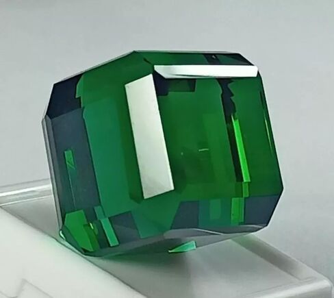 Certified 92.15 Ct Natural Tsavorite Green Garnet Cube Cut Loose Gemstone in Saudi Arabia
