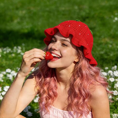قبعة دلو كروشيه فراولة للنساء، قبعة متماسكة لطيفة على شكل فراولة حمراء مع حافة مكشكشة، قبعة صياد محبوكة ناعمة مترهلة in Kuwait
