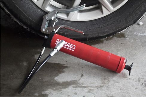 مسدس شحم بمقبض مسدس من K Tool International 73933 للكراجات ومحلات التصليح والأعمال اليدوية، 5000 رطل. السعة، رأس من الألومنيوم المصبوب، 14 أونصة حشوة مجمعة أو شفط، تحميل ثلاثي الاتجاهات، خرطوم مرن 18 بوصة، أحمر in Kuwait
