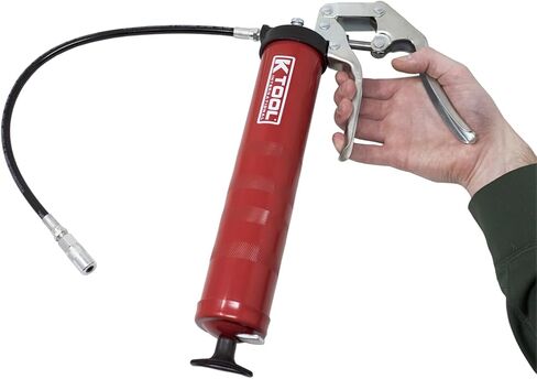 مسدس شحم بمقبض مسدس من K Tool International 73933 للكراجات ومحلات التصليح والأعمال اليدوية، 5000 رطل. السعة، رأس من الألومنيوم المصبوب، 14 أونصة حشوة مجمعة أو شفط، تحميل ثلاثي الاتجاهات، خرطوم مرن 18 بوصة، أحمر in Kuwait