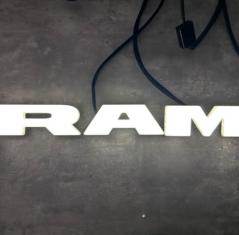 2019–2025 شعار الشبكة المضيئة RAM 2500 3500 4500 - شارة أمامية LED، لون أسود، إضاءة التوصيل والتشغيل in Kuwait