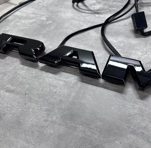 2019–2025 شعار الشبكة المضيئة RAM 2500 3500 4500 - شارة أمامية LED، لون أسود، إضاءة التوصيل والتشغيل in Kuwait