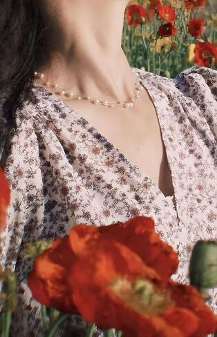 قلادات اللؤلؤ للنساء، قلادة أنيقة من اللؤلؤ بطبقات أنيقة، قلادة أنيقة مصنوعة يدويًا من الذهب واللؤلؤ للمجوهرات المميزة in Kuwait