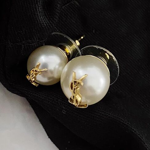 Designer Pearl Stud Earrings, Gold-Tone Logo Detail， Classic Fashion Earrings， One large and one small luxury design size in Saudi Arabia