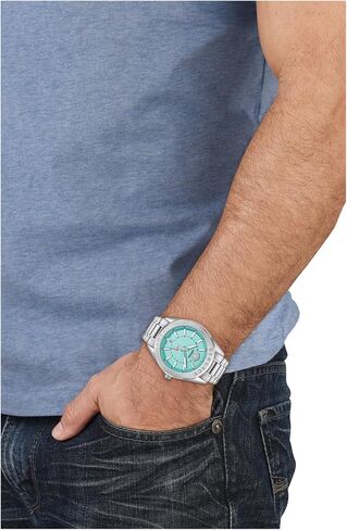 ساعة فيرساتشي V-Code GMT Collection الفاخرة للرجال مع سوار فضي يتميز بهيكل من الفولاذ المقاوم للصدأ وميناء أزرق in Saudi Arabia