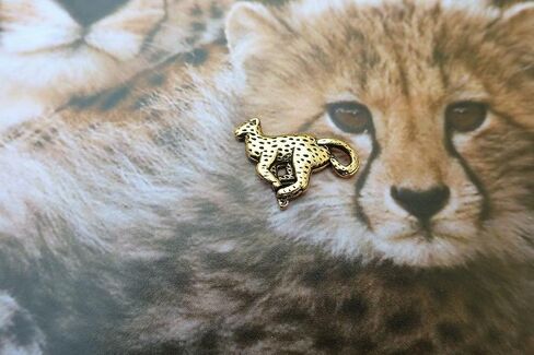 Jim Clift Design Cheetah Gold Lapel Pin in Saudi Arabia