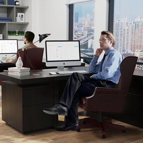 كرسي مكتب تنفيذي من الجلد عالي الظهر باللون العنابي، تصميم مريح شديد التحمل بوزن 330 رطل، مقعد مبطن سميك ومسند للظهر، كرسي مكتب مريح مع قاعدة خشبية و5 عجلات انزلاقية ناعمة in Kuwait