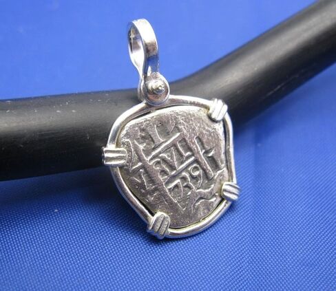 Small Versatile Sterling Silver Reproduction Pendant of a "1 Reale" Pirate Doubloon in Kuwait