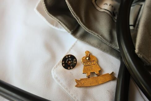 Jim Clift Design Sepsis Hero Gold Lapel Pin in Saudi Arabia