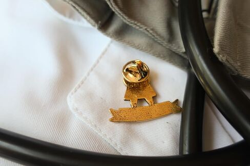 Jim Clift Design Sepsis Hero Gold Lapel Pin in Saudi Arabia