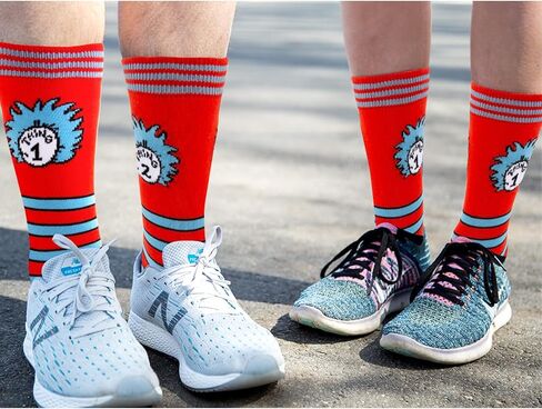 جوارب مضحكة لشخصية مجنونة، جوارب زي يوم الكتاب العالمي مخططة باللونين الأحمر والأزرق جورب طاقم متوسط ​​الساق، إكسسوارات تنكرية لشخصيات كتاب القطط للنساء والرجال in Kuwait