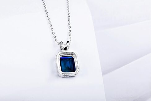 عقد بقلادة من الياقوت الازرق المزروع في المختبر 7.40 قيراط للنساء من الياقوت الازرق مع هالو الياقوت الابيض عيار 14 قيراط على الفضة يأتي مع صندوق هدايا in Kuwait