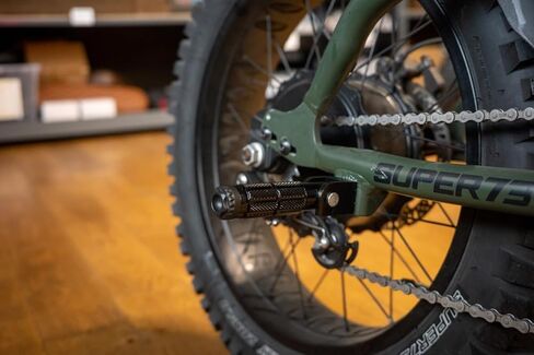 أوتاد قدم قابلة للطي للدراجة النارية من كانبيلت مع راكب قابل للطي - إكسسوارات للدراجات النارية مسند قدم معدني قابل للطي - أوتاد قدم مناسبة عالميًا للدراجات النارية أوتاد الدراجة أوتاد دواسة الركاب in Kuwait