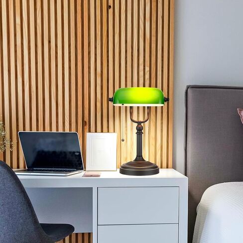 مصباح مكتب المصرفيين الزجاجي الأخضر من Newrays ومصباح مكتب المصرفيين الزجاجي الأخضر العتيق in Kuwait