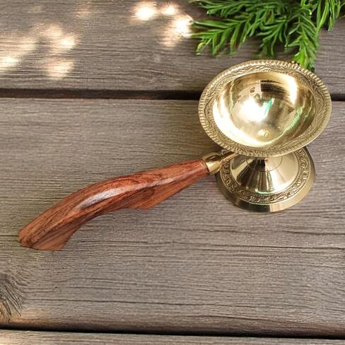 يمكن استخدام مصمم آرتي النحاسي ديباك بمقبض خشبي كموقد كافور محمول باليد Arti Puja Jyot Dia طول 7.5 بوصة لتزيين المنزل Puja وDiwali باللون الذهبي in Kuwait