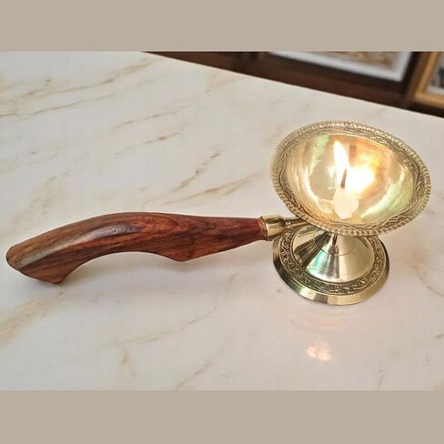 يمكن استخدام مصمم آرتي النحاسي ديباك بمقبض خشبي كموقد كافور محمول باليد Arti Puja Jyot Dia طول 7.5 بوصة لتزيين المنزل Puja وDiwali باللون الذهبي in Kuwait