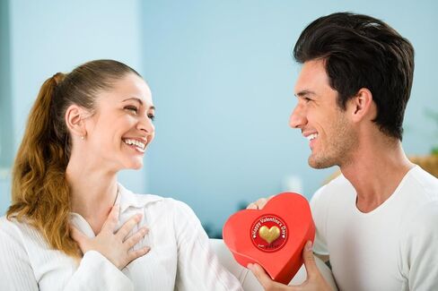 ملصقات عيد الحب السعيد - ملصقات مقاس 2 بوصة من وإلى ملصقات هدايا عيد الحب - 60 قطعة من ملصقات أسماء عيد الحب لأختام مغلفات البطاقات وصناديق الهدايا وديكورات حفلات عيد الحب in Kuwait