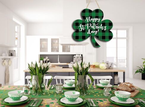 لافتة خشبية لعيد القديس باتريك السعيد، زينة شامروك منقوشة باللون الأخضر، معلقة على باب يوم القديس باتريك لديكور يوم القديس باتريك in Kuwait