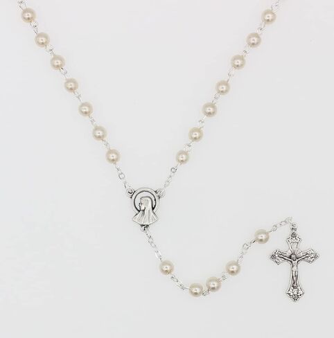 مجموعة هدايا وإكسسوارات ومحفظة أورجانزا بيضاء من كريستيان ليفينج فيرست كوميونيون in Kuwait