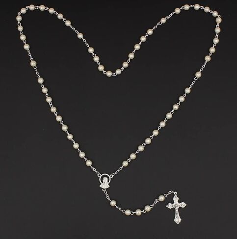 مجموعة هدايا وإكسسوارات ومحفظة أورجانزا بيضاء من كريستيان ليفينج فيرست كوميونيون in Kuwait