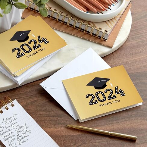 بطاقات شكر للتخرج من هولمارك 2023، وقبعة تخرج ذهبية (40 رسالة شكر مع مظاريف) in Saudi Arabia