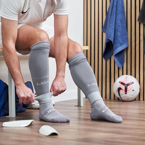 مجموعة Lion Kids لكرة القدم تتضمن جوارب للإمساك وواقيات صغيرة للساق وأكمام جورب - المجموعة المثالية للاعبي كرة القدم الشباب in Kuwait